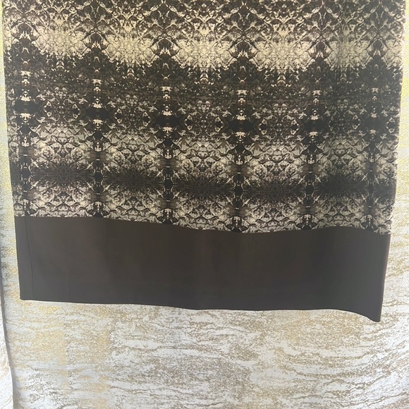 Lord & Taylor Brown Snake Print Pencil Skirt Knee Length Size 14 - Picture 6 of 16
